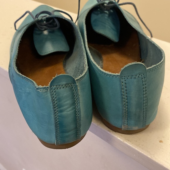 Bangi Handmade Handpainted Oxfords in turquoise - Picture 5 of 7